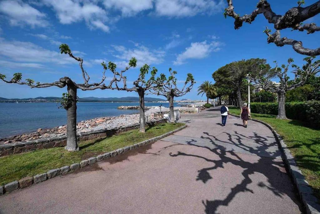 Saint-Raphaël Chaleureux Appartement Face Au Port Sta Lucia, Tout A Pieds, Wifi מראה חיצוני תמונה